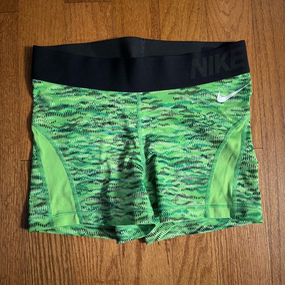 Nike Pro Green Athletic Shorts  Size M - Picture 1 of 4